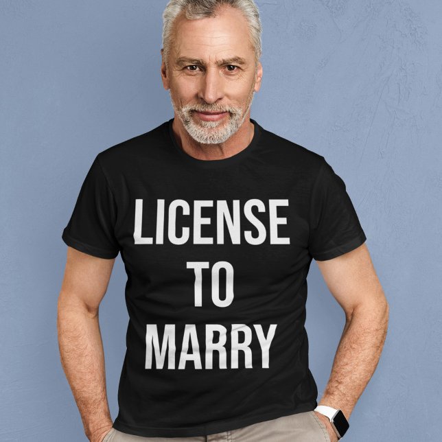 Camiseta Licença Para Casado Engraçado Ordenado Oficiente (Criador carregado)