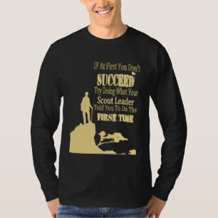 Camiseta Líder Engraçado Cub Acampando Menino Seguindo Esco