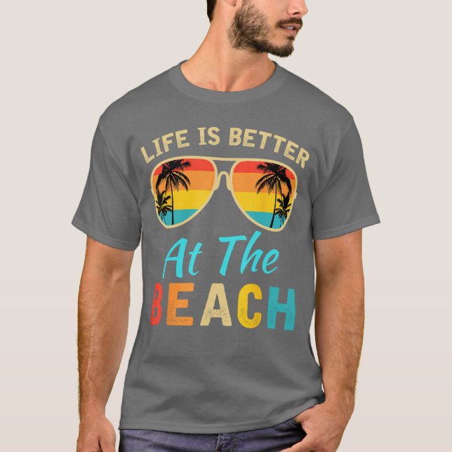 Camiseta Life Is Better at The Beach Retro Palm Trees Summe (Frente)