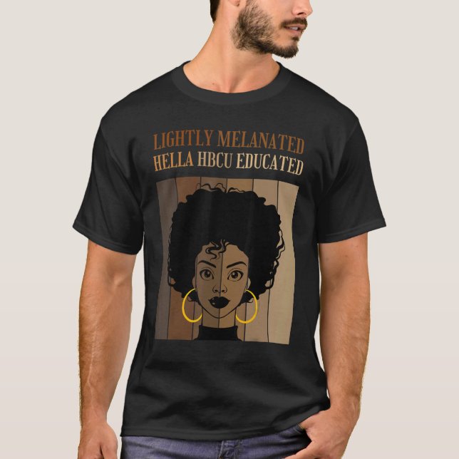 Camiseta Lightly Melanated HBCU Educated Historical Black C (Frente)