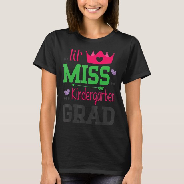 Camiseta Lil Miss Kindergarten Formando No Dia Passado Da E (Frente)