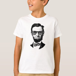 Camiseta Lincoln que veste óculos de sol