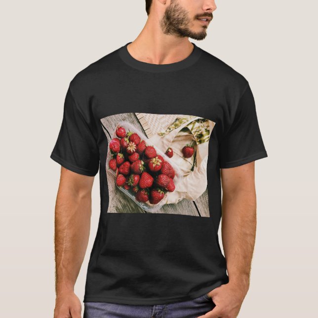 Camiseta Linda imagem de morango (Frente)