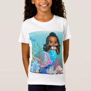 Camiseta Linda sereia negra tocando no mar