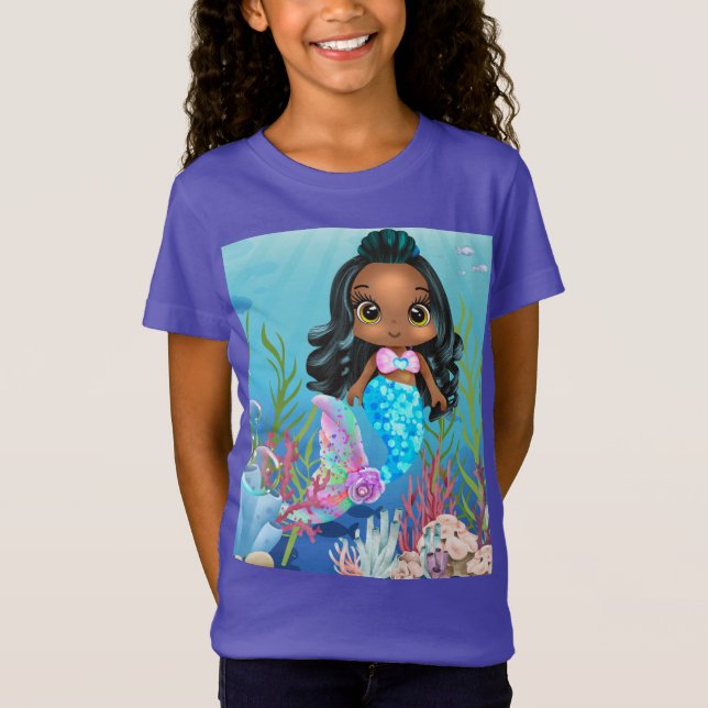 Camiseta Linda sereia negra tocando no mar (Frente)