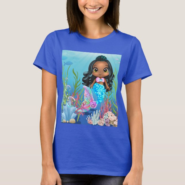 Camiseta Linda sereia negra tocando no mar (Frente)