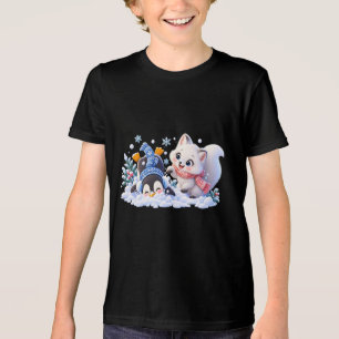 Camiseta Lindo Inverno Raposa Ártica e Pinguim Brincando na