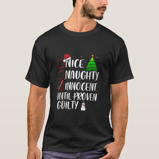 Camiseta Lindo Malicioso Inocente Até Prova em Contrário Na (Frente)