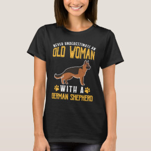Camiseta Lindo Nunca Subestime Uma Mulher Idosa Com Um Germ