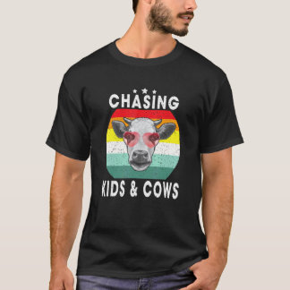 Camiseta Lindos perseguindo crianças e vacas