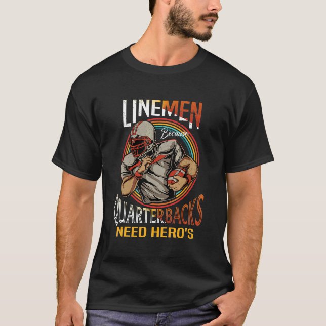 Camiseta Lineman Because Quarterbacks Need Heroes Too Footb (Frente)