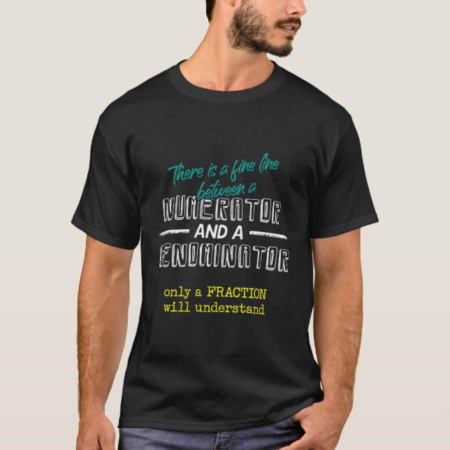 Camiseta Linha fina entre Numerador e Denominador Engraçado (Frente)