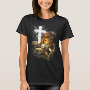 Camiseta Lion E Lamb Atravessam O Cristo De Jesus