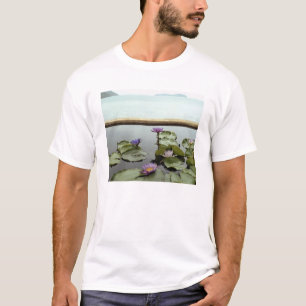 Camiseta Lírios de água na lagoa pelo oceano