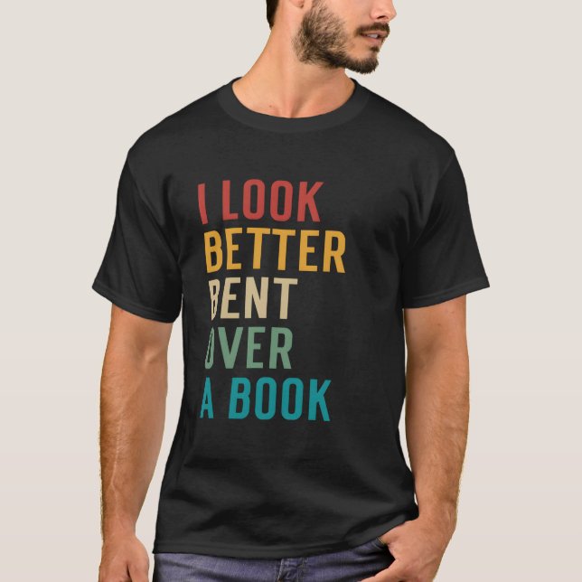 Camiseta Literary Bookish Charisma I Look Better Bent Over  (Frente)
