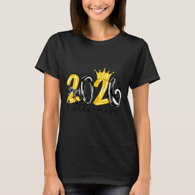 Camiseta Little Miss 2026 Coquette Bow Crown Happy New Year (Frente)