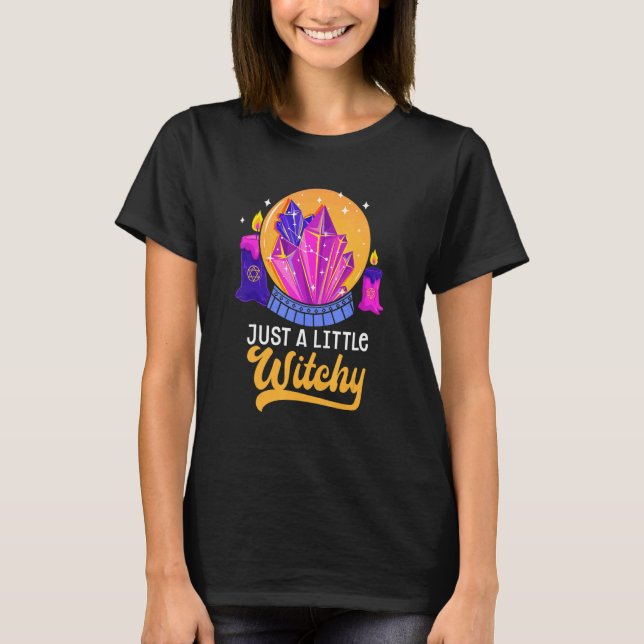 Camiseta Little Witchy Crystal Divination Ball Tarot Cards  (Frente)