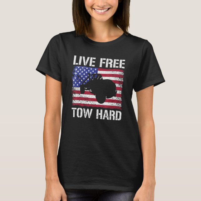 Camiseta Live Free Tow Hard Tow Trucker Breakdown Truck (Frente)