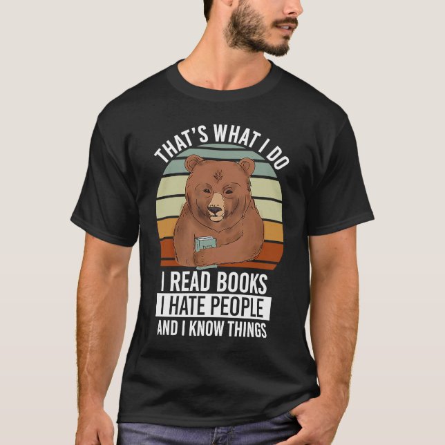 Camiseta Livro Lê Livros Odeia Pessoas E Eu Sei Coisas (Frente)