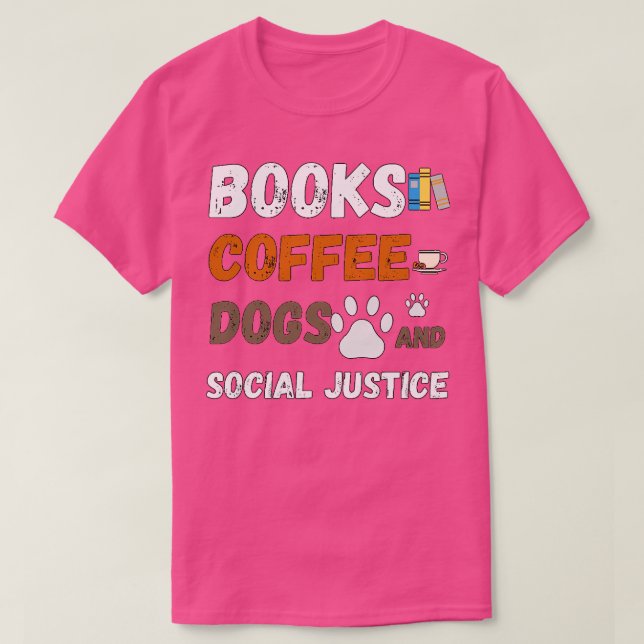 Camiseta livros, café e cães e justiça social 65 (Frente do Design)