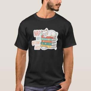 Camiseta Livros de Cochilo de Gato Café Leitura Adesivo de