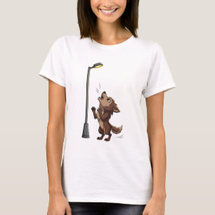 Camiseta Lobo Marrom Dramático Uivando para uma Rua Brilhan