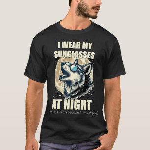 Camiseta Lobo Uivando de Óculos na Lua - ELGIS