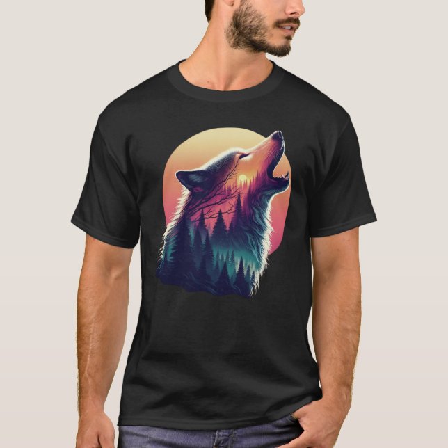Camiseta Lobo uivando na floresta do pôr do sol da noite da (Frente)