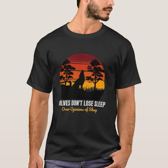 Camiseta Lobos não se Perder a dormir sobre as opiniões de  (Frente)