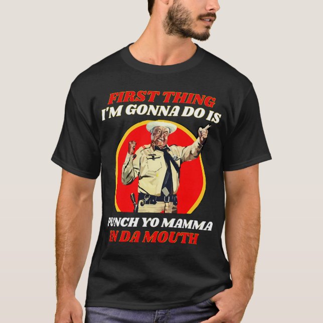 Camiseta Logo que eu chegar em casa a primeira coisa que eu (Frente)