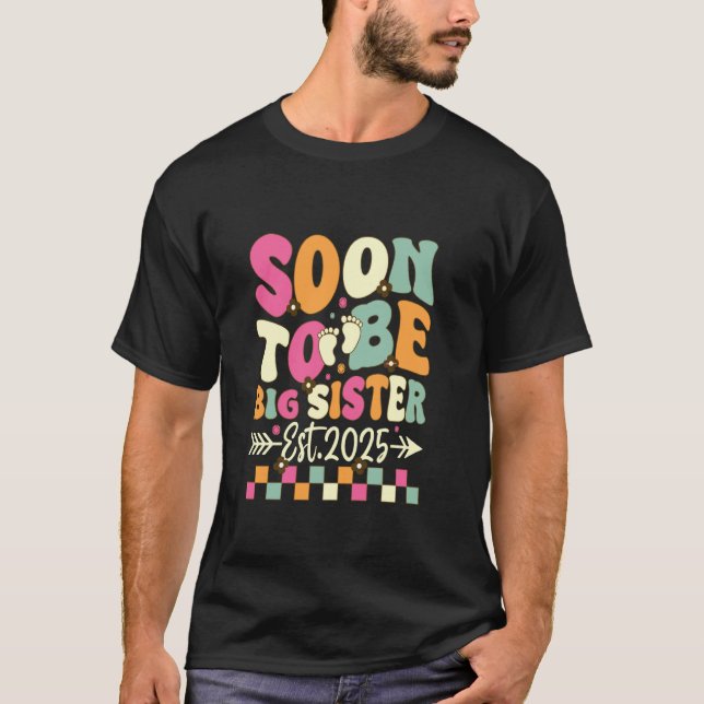 Camiseta Logo Será Irmã Mais Velha 2025 (Frente)