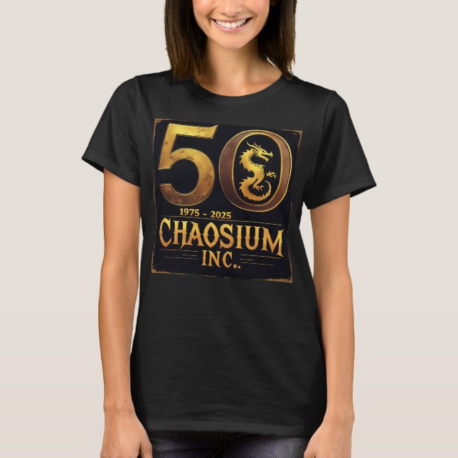 Camiseta Logotipo oficial do 50º aniversário do Chaosium (Frente)
