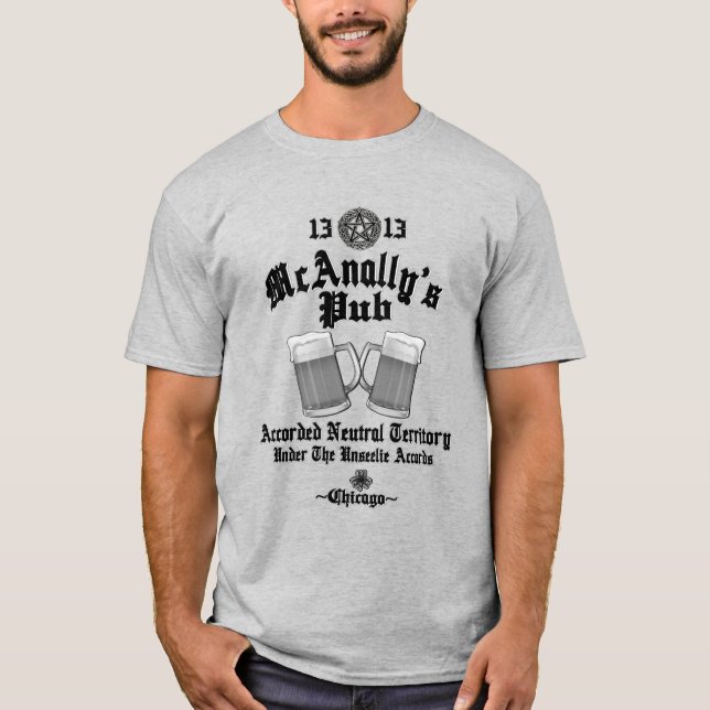 Camiseta Logotipo Preto do Pub McAnally (Frente)