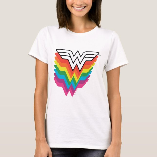 Camiseta Logotipo Rainbow para a Mulher Maravilha (Frente)
