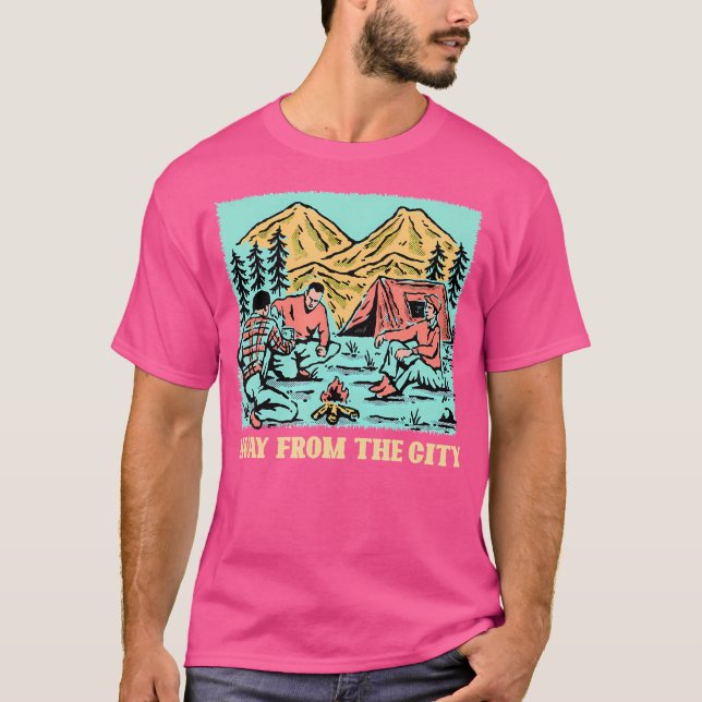 Camiseta Longe Da Cidade Selvagem Acampando Lá Fora (Frente)