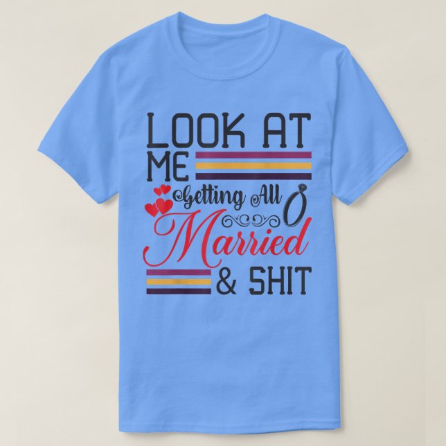 Camiseta Look At Me Getting All Married Wife To Be Bride We (Frente do Design)