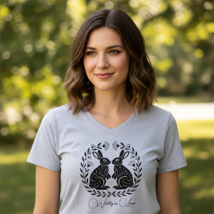 Camiseta Loucamente Apaixonado   Coelhos Românticos em Lino