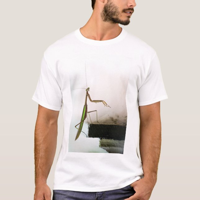 Camiseta - Louva-a-Deus Mundo de Maravilhas (Frente)