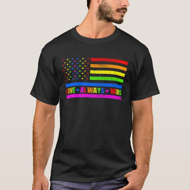 Camiseta Love Always Wins Gay Flag Rainbow Pride Day LGBT Q (Frente)