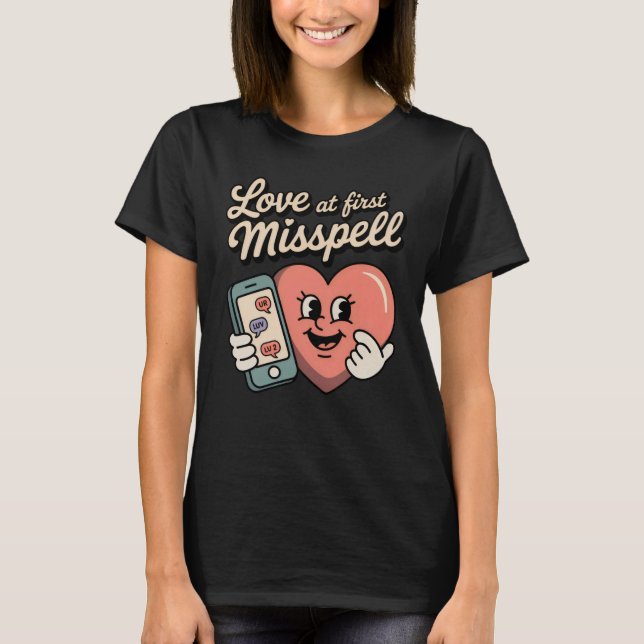 Camiseta Love at First Misspell | Funny Texting Romance  (Frente)