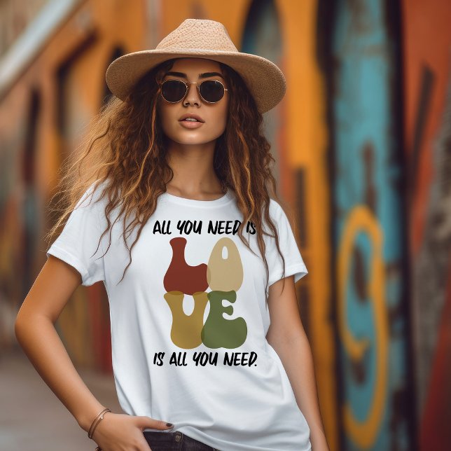 Camiseta Love is all you need (Criador carregado)