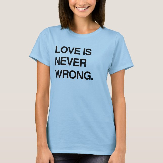 Camiseta LOVE IS NEVER WRONG (Frente)