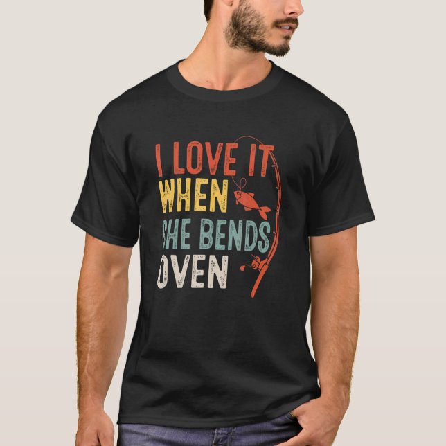 Camiseta Love It When She Bends Over Love Fishing Fisherman (Frente)