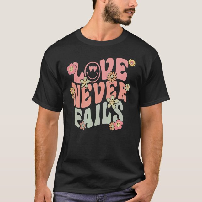 Camiseta Love Never Fails With Words on Back Aesthetic Tren (Frente)