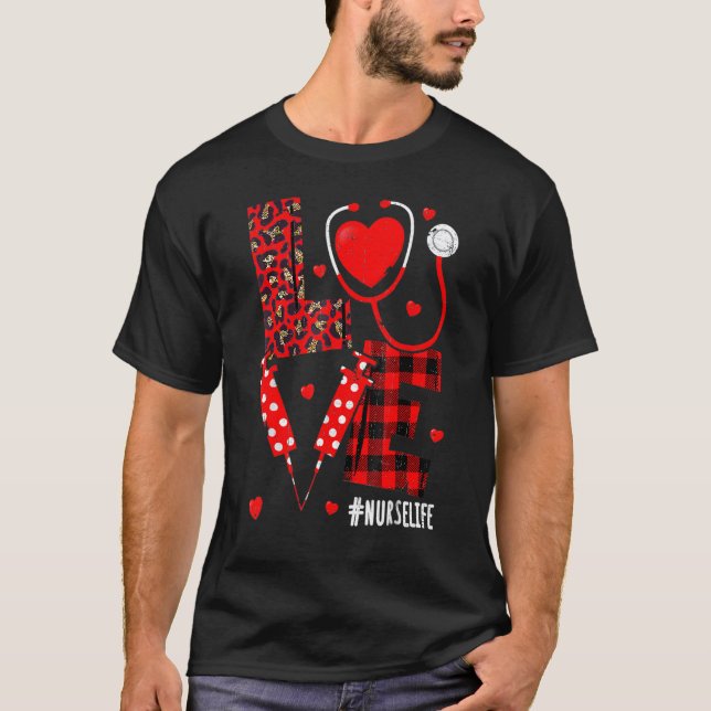 Camiseta LOVE Nurse Life Valentine Day Leopard Plaid Red He (Frente)