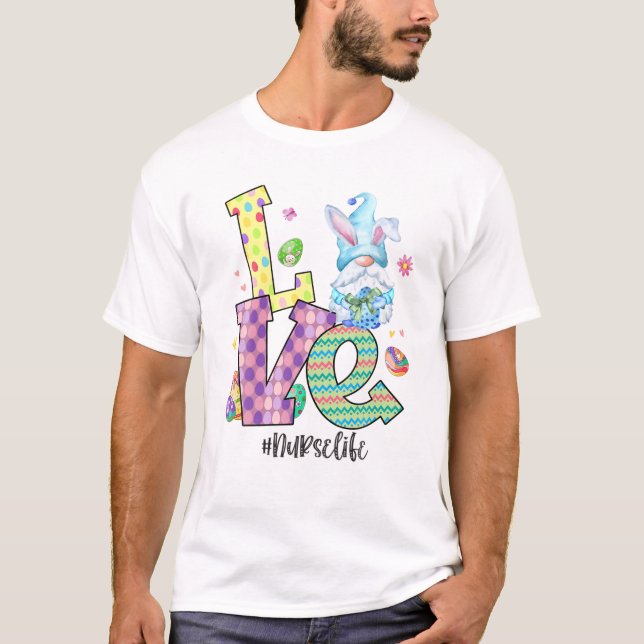 Camiseta Love Nurselife Páscoa Gnomo Caça de Ovos Nur (Frente)