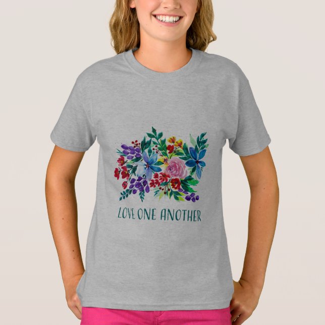 Camiseta Love One Another-Phoebe Floral Inspirational  (Frente)