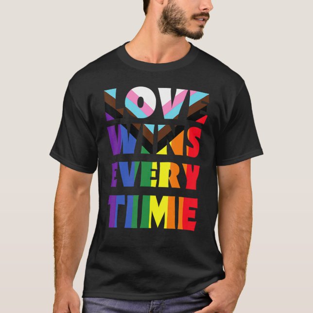 Camiseta Love Wins Every Time Lgbtqia+ Rainbow Flag Gay Pri (Frente)