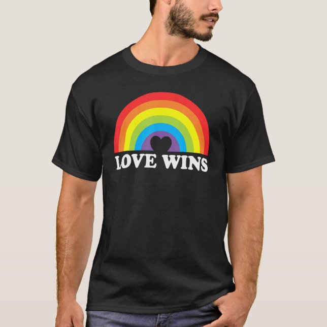 Camiseta Love Wins LGBTQ Gay Pride Rainbow Lesbian Ally Com (Frente)