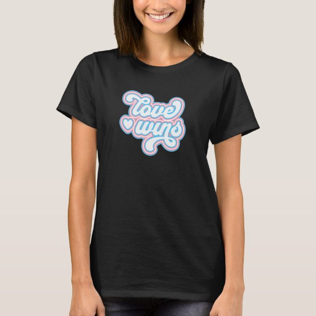 Camiseta Love Wins Trans Pride Transgender Flag LGBTQ+ Retr (Frente)